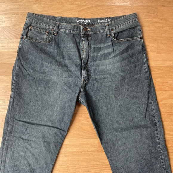 Wrangler Relaxed Fit Jeans Size 42 x 30 In Excellent Condition - Picture 2 of 11